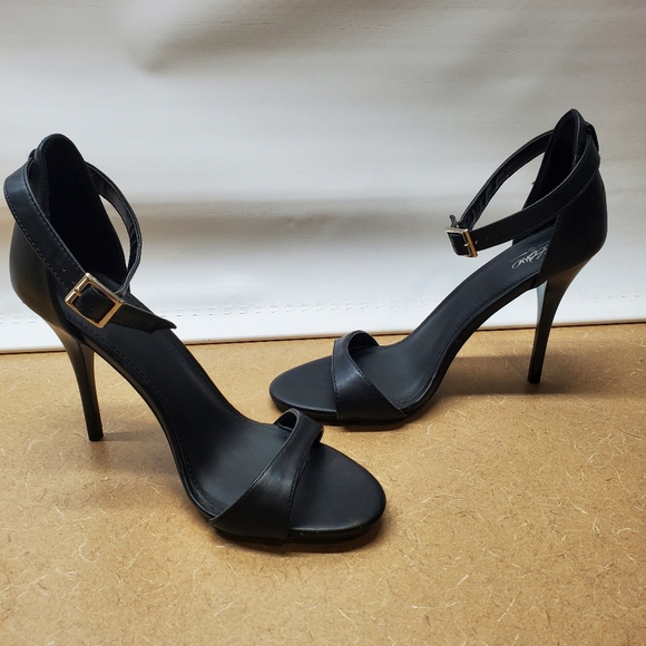 Black High Heels 8.5 - Picture 3 of 8